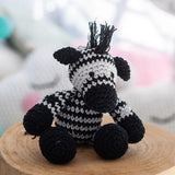 Hoooked Amigurumi DIY Kit W/Eco Barbante Yarn, Zebra Zizi - Noir